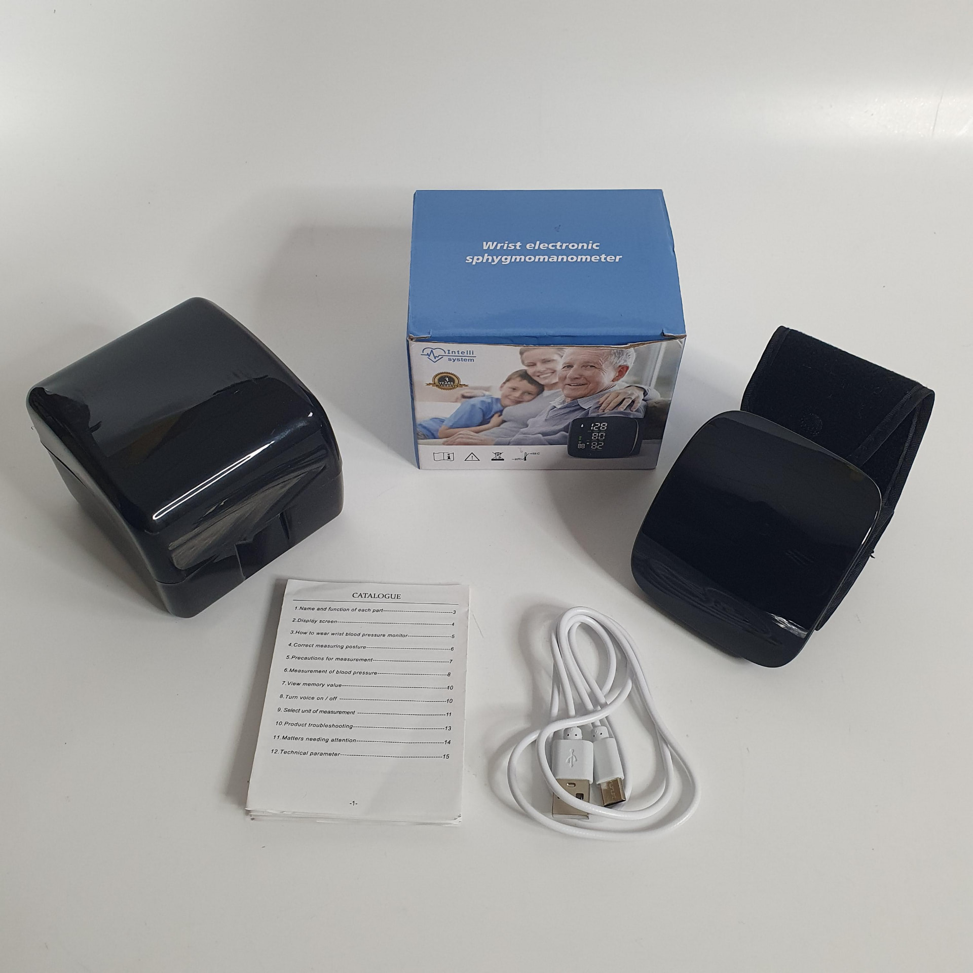 Contenido real: tensiómetro de muñeca, estuche rígido negro, caja original, cable de carga y manual